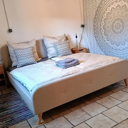 Travel Sleep & L Ruhige Uebernachtung Mit Main-blick Und Garten L Und Gaestezimmer Апартаменты