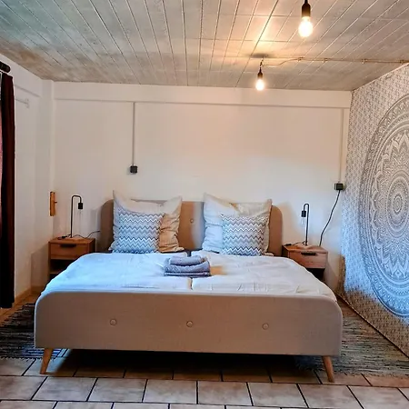 Travel Sleep & L Ruhige Uebernachtung Mit Main-blick Und Garten L Und Gaestezimmer Lägenhet Neustadt am Main