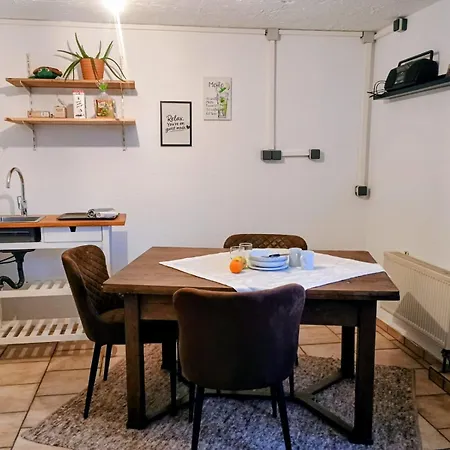 Daire Travel Sleep & L Ruhige Uebernachtung Mit Main-blick Und Garten L Und Gaestezimmer